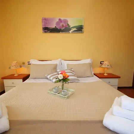 Apartmán Sleeps 4 *